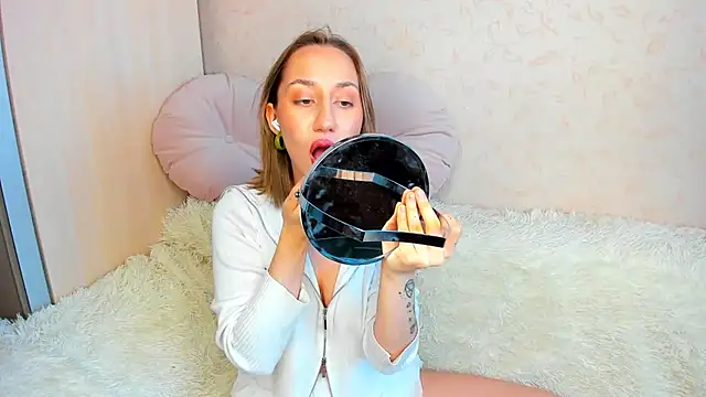 Snapshot of MelodyOfLovee chatting on 14, 9, 2025 MelodyOfLovee online show from 14, 9, 2025