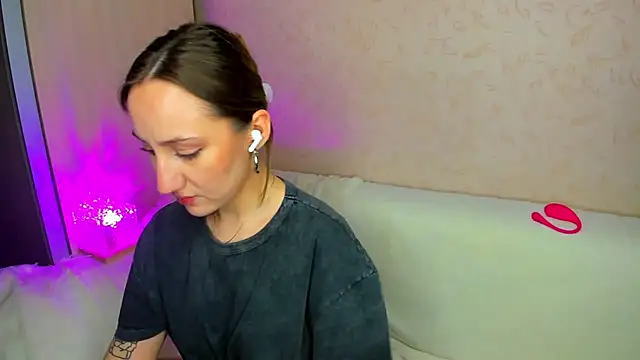 Snapshot of MelodyOfLovee chatting on 3, 12, 2025 MelodyOfLovee online show from 3, 12, 2025