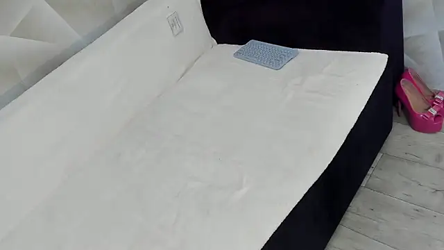 Sweet Lanaaaaa online show from 30, 9, 2025