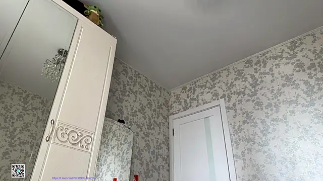 Evvie Summn1 online show from 18, 10, 2025