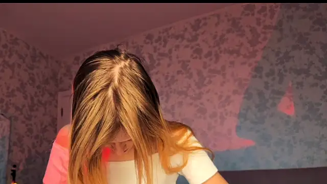 Evvie Summn1 online show from 2, 12, 2025