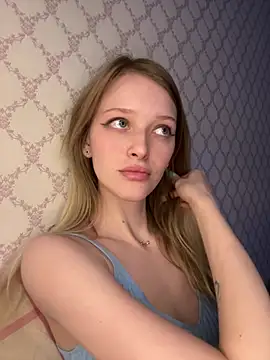 Evvie Summn1 online show from 25, 4, 2026