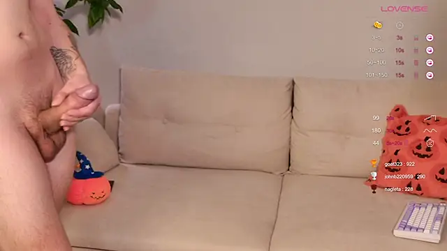 Snapshot of duomooncouple chatting on 3, 11, 2025 duomooncouple online show from 3, 11, 2025