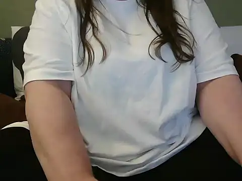 Snapshot of MarthaBriest chatting on 7, 3, 2025 MarthaBriest online show from 7, 3, 2025