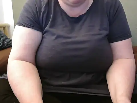 Snapshot of MarthaBriest chatting on 8, 3, 2025 MarthaBriest online show from 8, 3, 2025