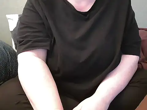 Snapshot of MarthaBriest chatting on 10, 3, 2025 MarthaBriest online show from 10, 3, 2025