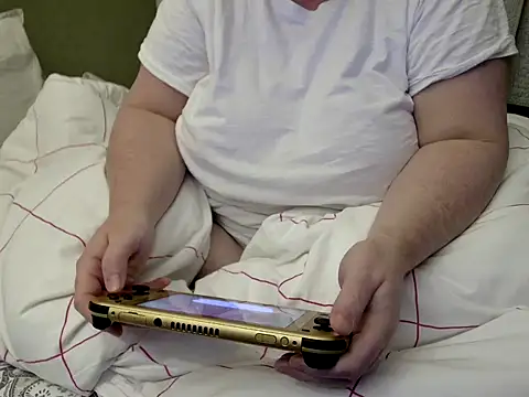 Snapshot of MarthaBriest chatting on 3, 11, 2025 MarthaBriest online show from 3, 11, 2025