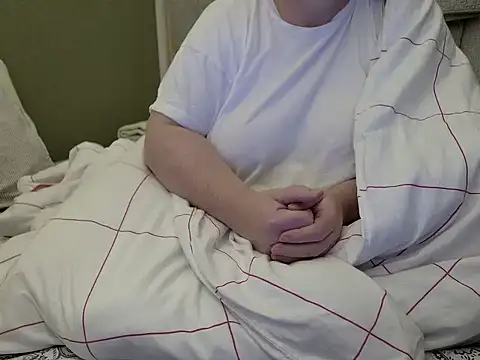 Snapshot of MarthaBriest chatting on 8, 11, 2025 MarthaBriest online show from 8, 11, 2025