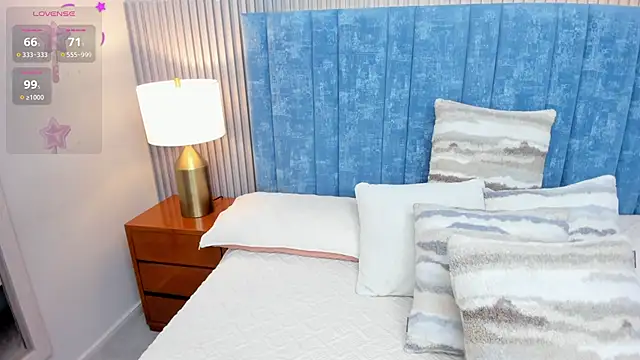 pretty sunlight  online show from 15, 10, 2025