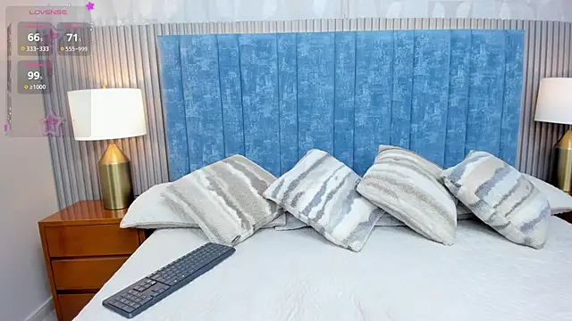 pretty sunlight  online show from 9, 11, 2025