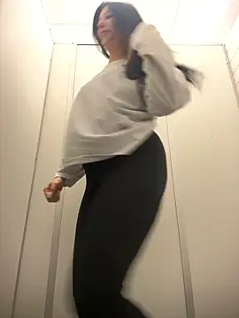 Tisha Busty online show from 18, 9, 2025