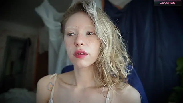  Phantom thread  online show from 11, 9, 2025