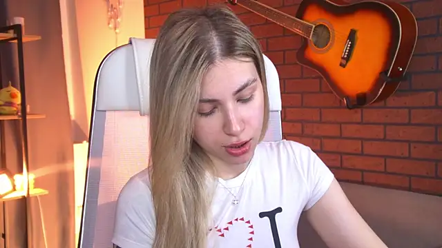 EllieCutes online show from 27, 4, 2026