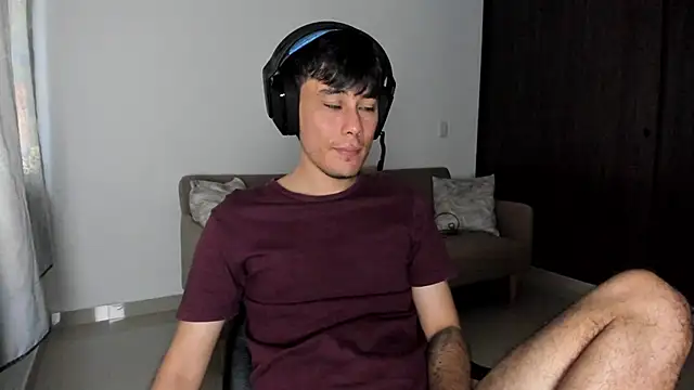 Huge latin cock online show from 13, 10, 2025