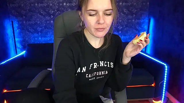 MaribelRiverr  online show from 10, 2, 2025