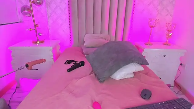 Snapshot of PollyGrey_ chatting on 23, 2, 2025 PollyGrey online show from 23, 2, 2025