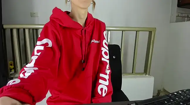 Snapshot of RachelJones_ chatting on 5, 2, 2025 RachelJones online show from 5, 2, 2025