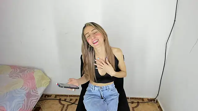 Snapshot of RachelJones_ chatting on 9, 3, 2025 RachelJones online show from 9, 3, 2025