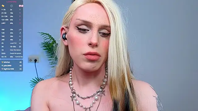 Snapshot of _yourFoxy_ chatting on 13, 12, 2024 yourFoxy online show from 13, 12, 2024