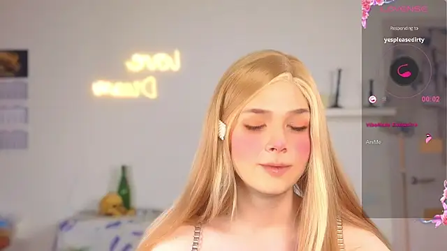 Snapshot of _yourFoxy_ chatting on 25, 10, 2025 yourFoxy online show from 25, 10, 2025