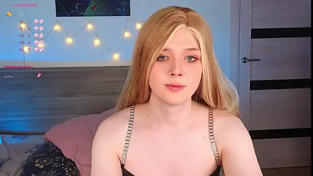 Snapshot of _yourFoxy_ chatting on 5, 1, 2026 yourFoxy online show from 5, 1, 2026