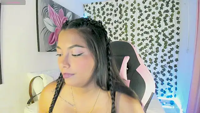 Snapshot of daren_paulina chatting on 5, 3, 2025 daren paulina online show from 5, 3, 2025