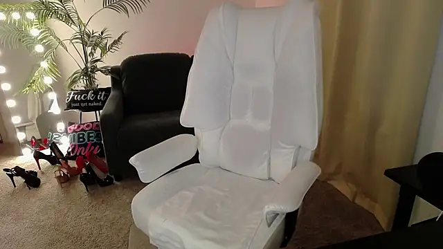 YourMarthaMayer online show from 1, 3, 2025