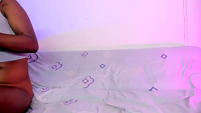 Snapshot of LoveBirds__1 chatting on 12, 10, 2025 LoveBirds 1 online show from 12, 10, 2025