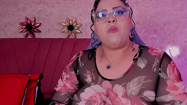 juli 2tyes online show from 24, 10, 2025