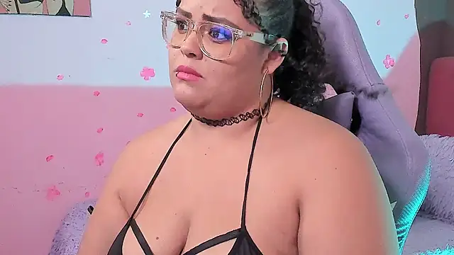 Snapshot of juli_2tyes chatting on 7, 7, 2026 juli 2tyes online show from 7, 7, 2026