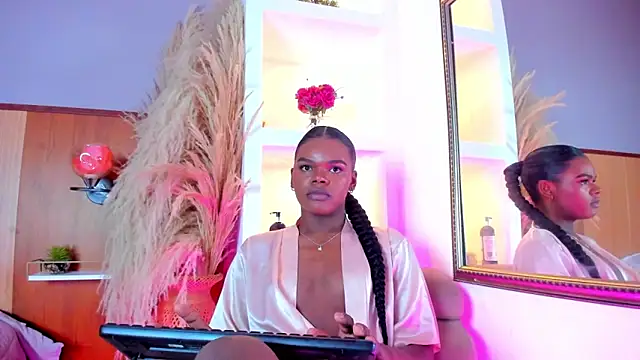 CamiEstrada online show from 26, 1, 2025