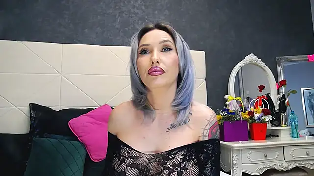 IssaSmith online show from 10, 3, 2025