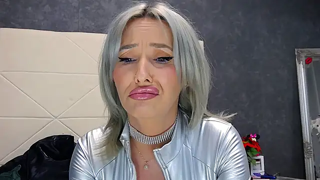 IssaSmith online show from 25, 4, 2026