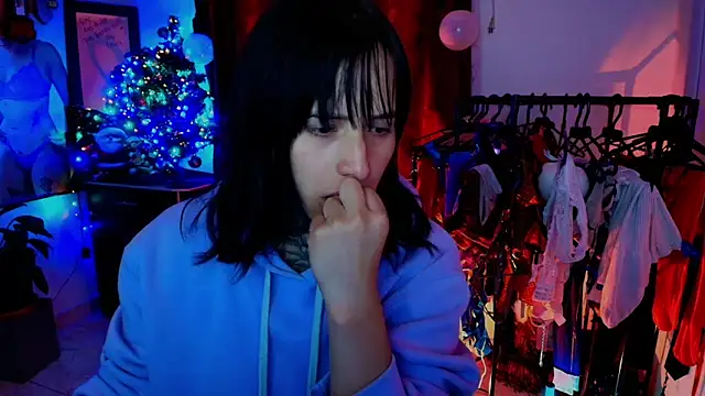 Snapshot of TinnaDawsom chatting on 17, 12, 2025 TinnaDawsom online show from 17, 12, 2025