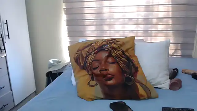 Foxybrownxx1 online show from 21, 4, 2026