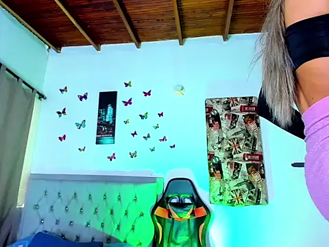 Ambarhilton online show from 4, 12, 2025