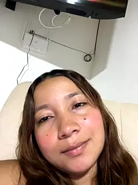 Snapshot of queen_angelique chatting on 12, 11, 2025 queen angelique online show from 12, 11, 2025