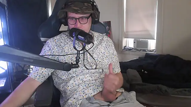 Snapshot of chicostick413 chatting on 8, 9, 2025 chicostick413 online show from 8, 9, 2025