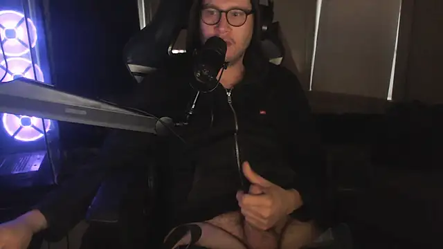 Snapshot of chicostick413 chatting on 31, 10, 2025 chicostick413 online show from 31, 10, 2025