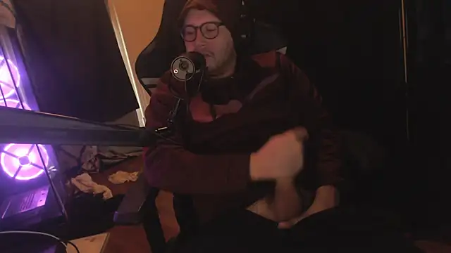 Snapshot of chicostick413 chatting on 30, 11, 2025 chicostick413 online show from 30, 11, 2025