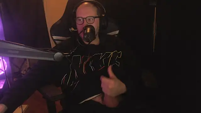 Snapshot of chicostick413 chatting on 1, 12, 2025 chicostick413 online show from 1, 12, 2025