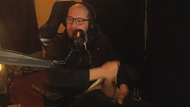 Snapshot of chicostick413 chatting on 3, 12, 2025 chicostick413 online show from 3, 12, 2025