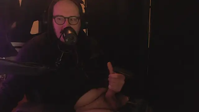 Snapshot of chicostick413 chatting on 18, 12, 2025 chicostick413 online show from 18, 12, 2025