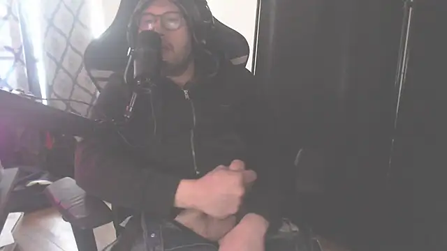 Snapshot of chicostick413 chatting on 4, 2, 2026 chicostick413 online show from 4, 2, 2026