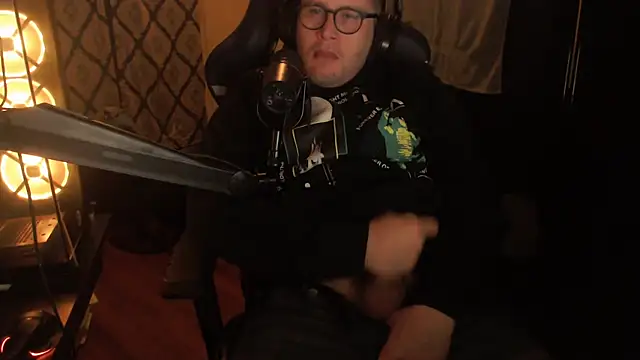 Snapshot of chicostick413 chatting on 9, 2, 2026 chicostick413 online show from 9, 2, 2026