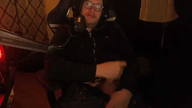 Snapshot of chicostick413 chatting on 11, 2, 2026 chicostick413 online show from 11, 2, 2026