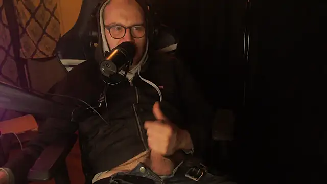 Snapshot of chicostick413 chatting on 5, 3, 2026 chicostick413 online show from 5, 3, 2026