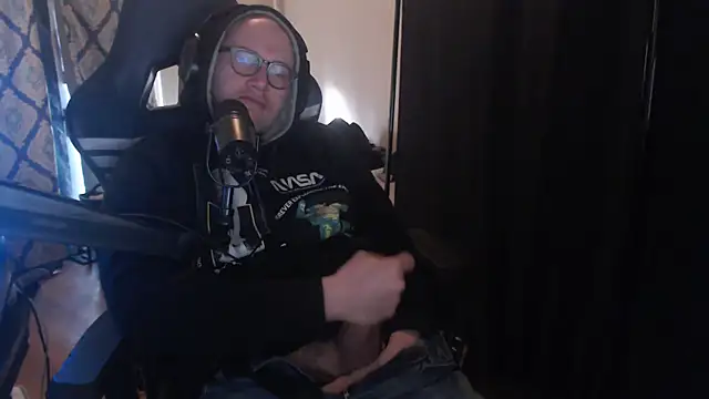 Snapshot of chicostick413 chatting on 29, 3, 2026 chicostick413 online show from 29, 3, 2026