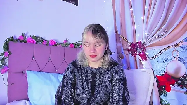 Snapshot of GilaKat chatting on 23, 12, 2024 GilaKat online show from 23, 12, 2024