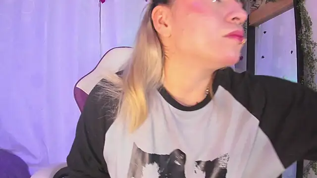 Snapshot of GilaKat chatting on 15, 3, 2025 GilaKat online show from 15, 3, 2025